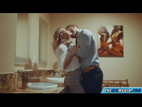 ❤️ وقتی یک بلوند بی تنه شما را در یک دستشویی عمومی اغوا می کند ویدیو سکس در fa.sexarxiv.ru ❌️❤